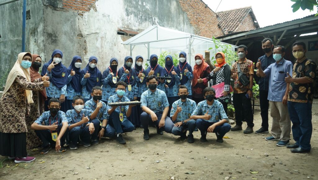 SEMAI SEKOLAHKU DENGAN TANAMAN BUAH